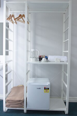 Basic Double Room | Room amenity - Grand Hotel Rockdale (Rockdale)