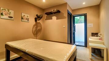 Udendørs behandlingsområde, kropsbehandlinger, aromaterapi, thai-massage