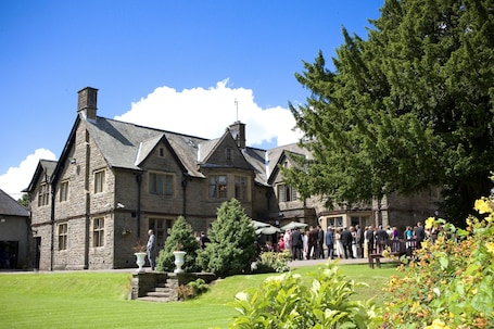 Exterior. Maes Manor Hotel