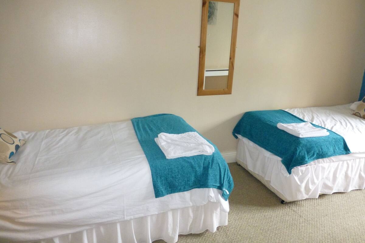 家庭客房 (Sleeps 4) | 書桌、免費無線上網、床單