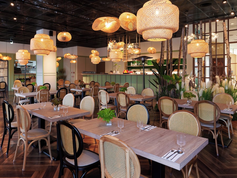 2 restaurants, breakfast, lunch, dinner served; Chinese cuisine