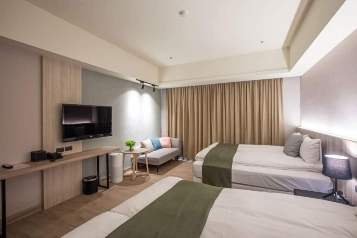 Ropa de cama de alta calidad, escritorio, wifi gratis