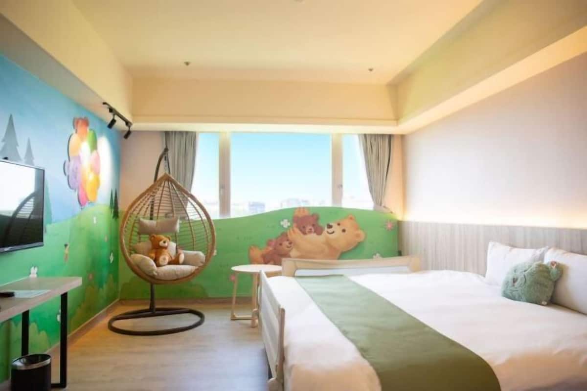 Ropa de cama de alta calidad, escritorio, wifi gratis