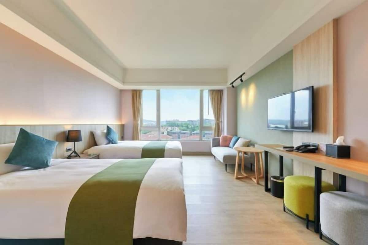 Ropa de cama de alta calidad, escritorio, wifi gratis