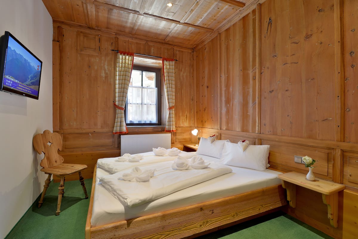 Appartamento familiare (Mayrhofen) | Una cassaforte in camera, una scrivania
