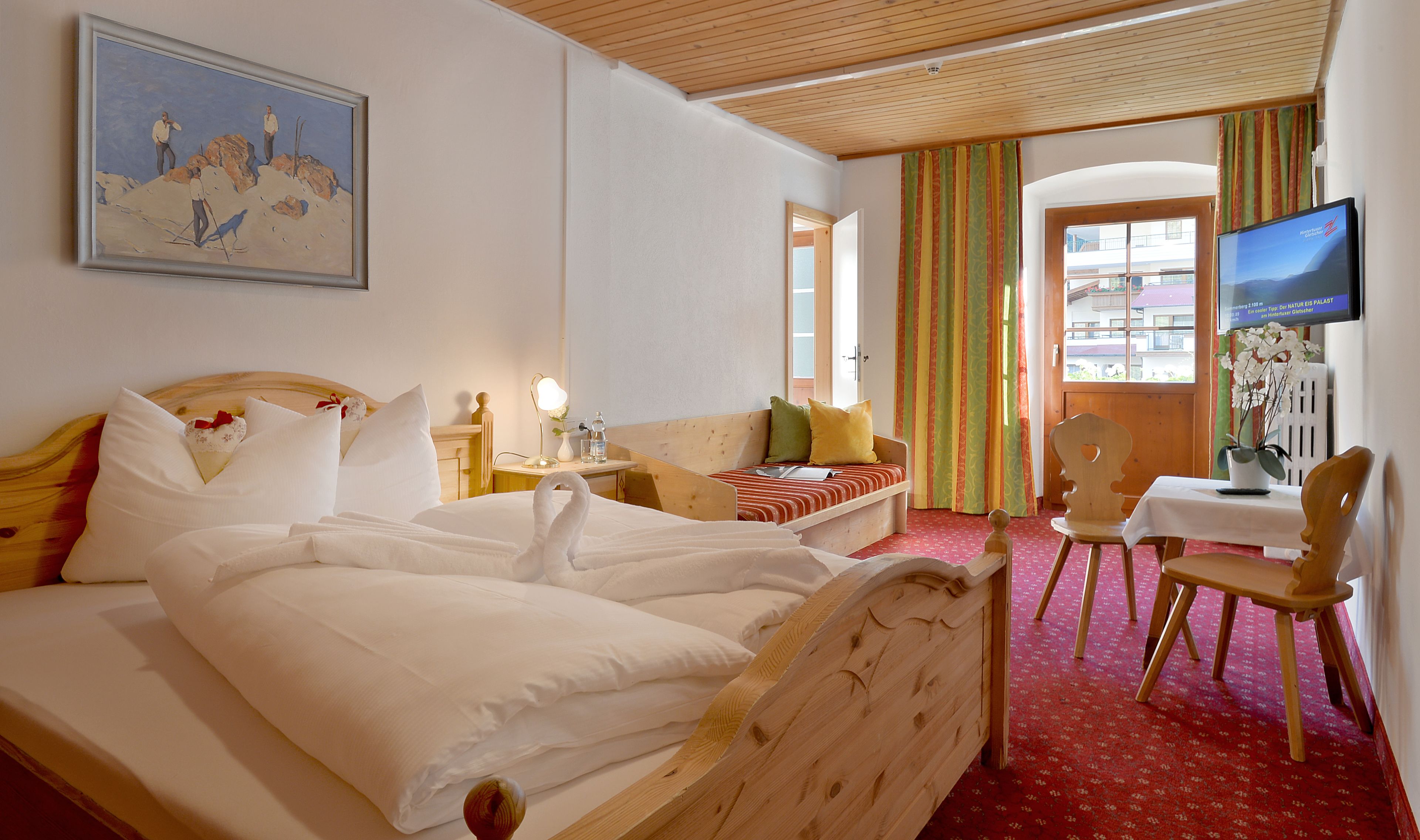 triple room (mayrhofen) | in-room safe, desk, free cots/infant beds, free wifi
