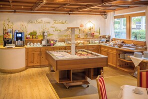 Petit déjeuner buffet compris tous les jours