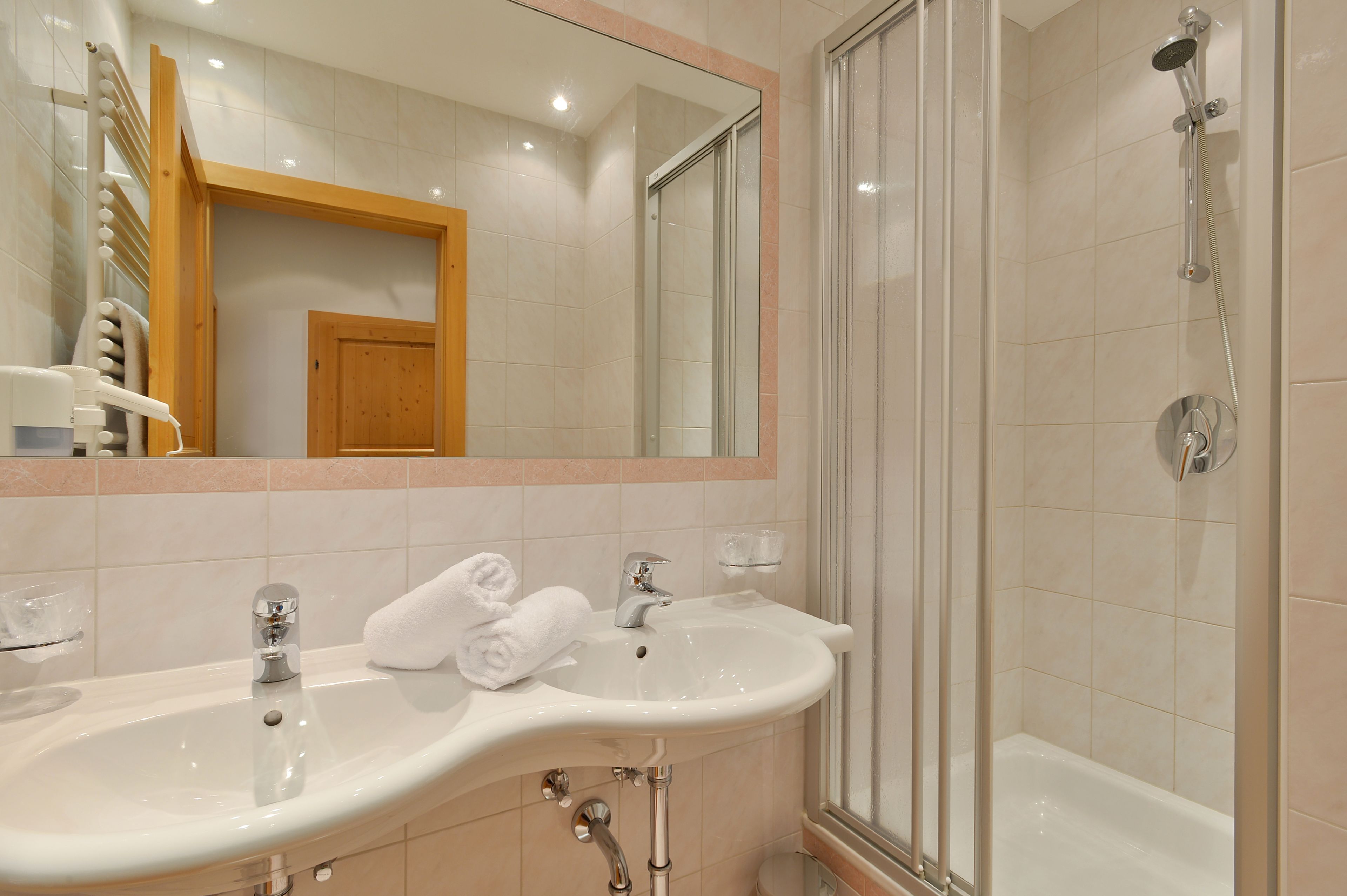 family apartment (mayrhofen) | bathroom | free toiletries, hair dryer, towels