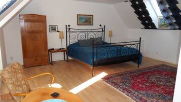 Habitación doble, balcón | Wifi gratis y ropa de cama