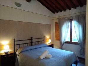 Room | Langsir/tirai gelap terus, kalis bunyi, cadar katil, akses kerusi roda 