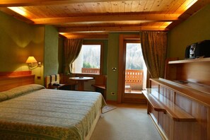 In-room safe, desk, cots/infant beds, free WiFi