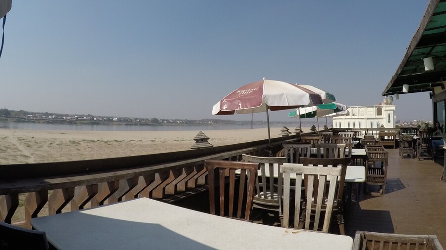 Sengtawan Riverside Hotel