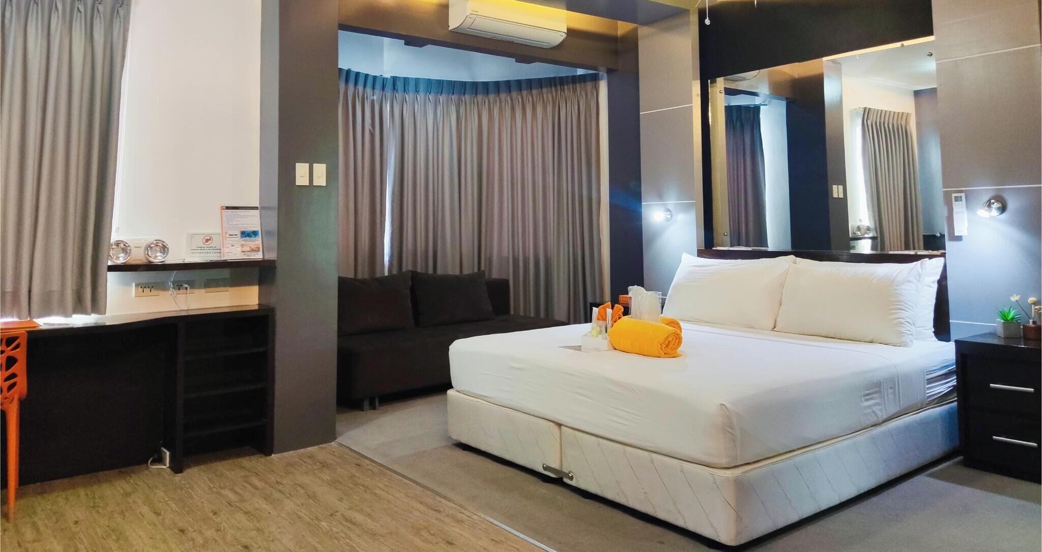 Cubrecamas, colchones Tempur-Pedic y minibar 