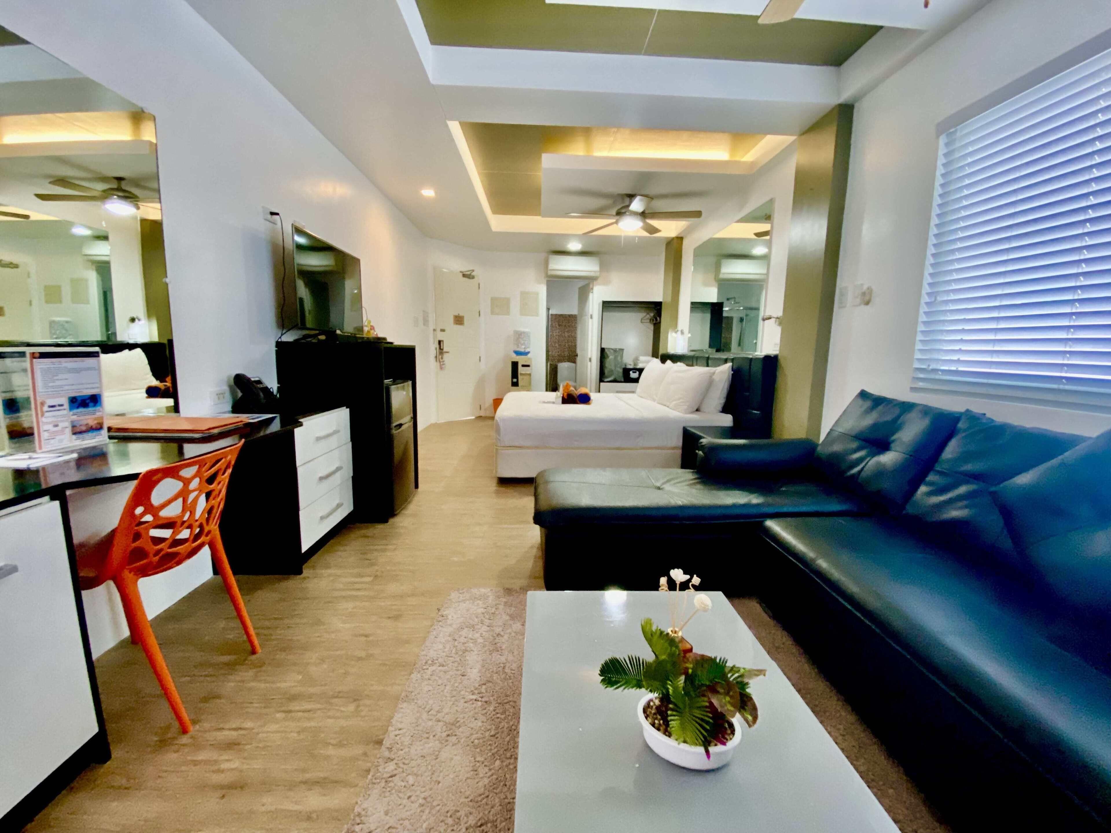 premium suite | 1 bedroom, down duvets, tempur-pedic beds, minibar