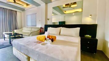 1 bedroom, down comforters, Tempur-Pedic beds, minibar