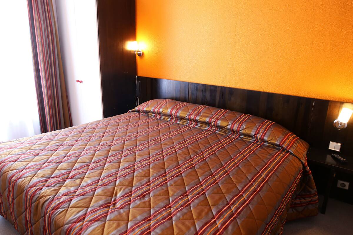 Premium bedding, desk, soundproofing, iron/ironing board