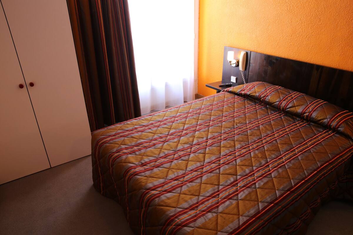 Premium bedding, desk, soundproofing, iron/ironing board
