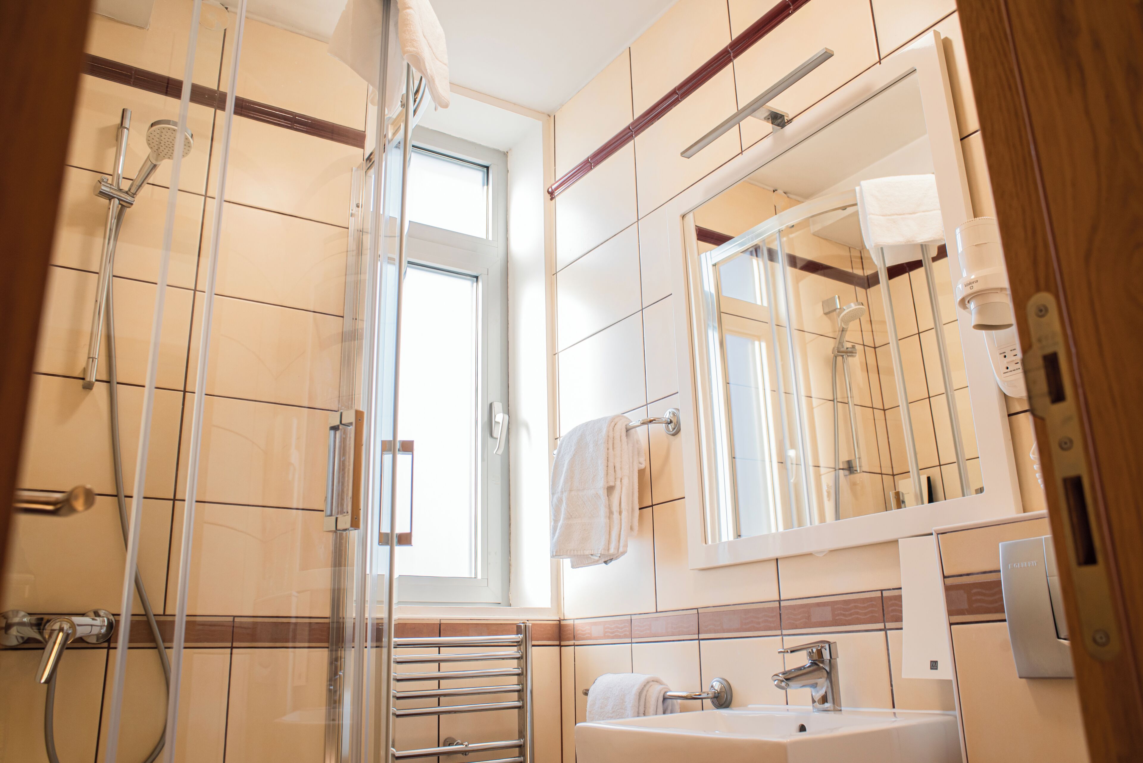 مستلزمات مجانية للعناية الشخصية، مناشف