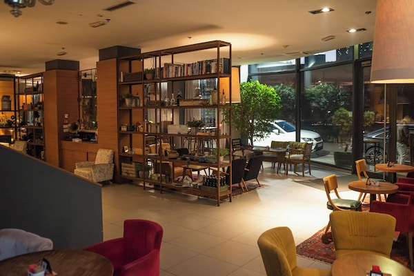 Área de estar no saguão