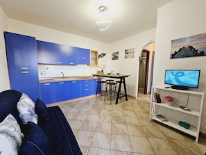 Comfort Apartment, 1 Bedroom, Patio (H) | Private kitchen