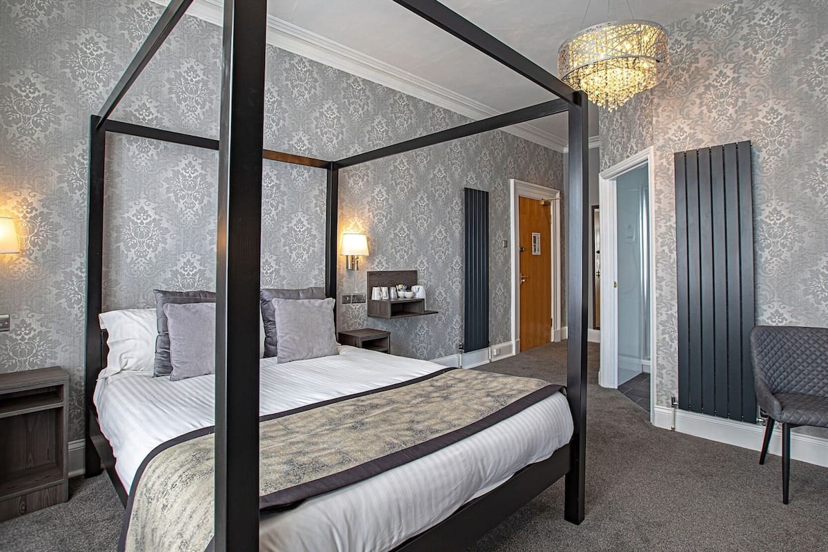 Desk, iron/ironing board, free WiFi, bed sheets