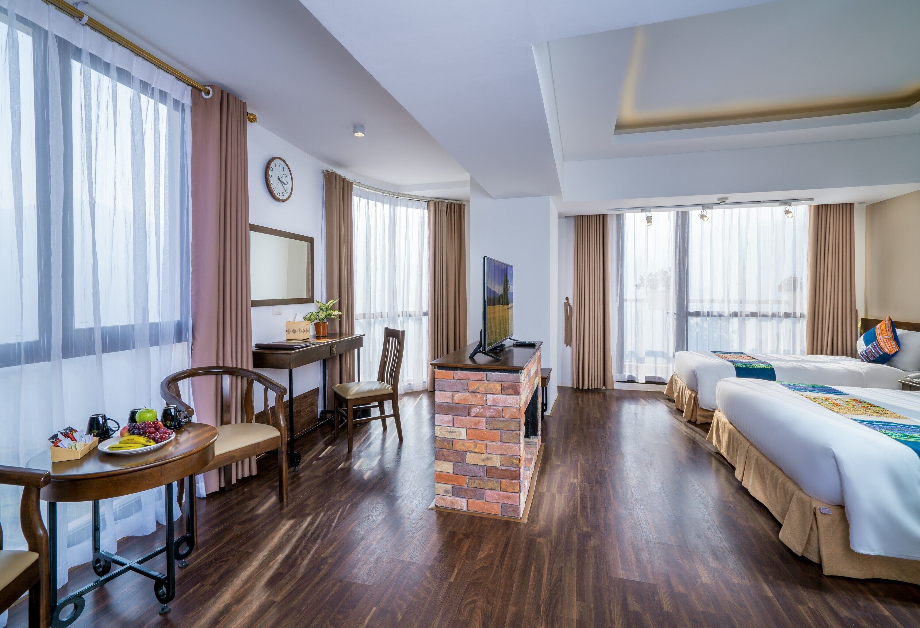 Executive Double Room | Minibar, in-room safe, blackout drapes, soundproofing