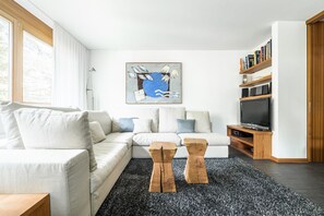 Luxury Apartment, 3 Bedrooms, Non Smoking, Mountain View (Kumme) | Living area