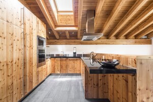 Dúplex de lujo, 3 habitaciones, no fumadores, vistas a la montaña (Paradies Apartment) | Cocina privada | Máquina de café espresso, cafetera o tetera, frigorífico y microondas