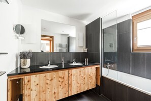 Luxury Apartment, 3 Bedrooms, Non Smoking, Mountain View (Kumme) | Bathroom - Ari Resort (Zermatt)