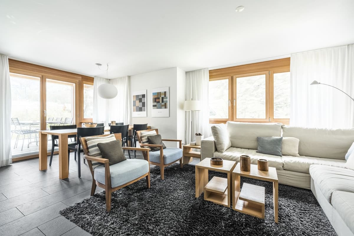 Luxury Apartment, 3 Bedrooms, Non Smoking, Mountain View (Kumme) | Living room | Flat-screen TV, toys, heated floors