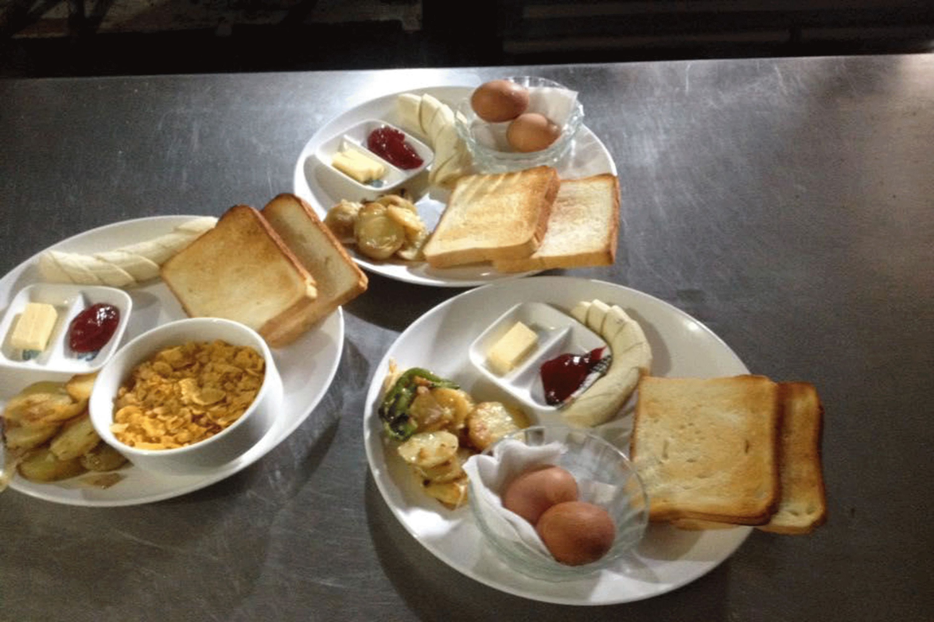 breakfast (usd 4 per person)