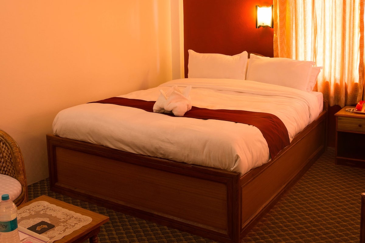 1 bedroom, premium bedding, in-room safe, desk