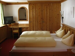 Comfort dubbelrum | Sängtillbehör av högsta kvalitet, skrivbord och gratis barnsängar