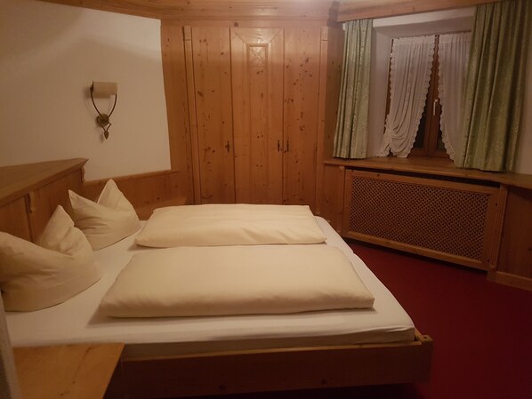 Comfort dubbelrum | Sängtillbehör av högsta kvalitet, skrivbord och gratis barnsängar