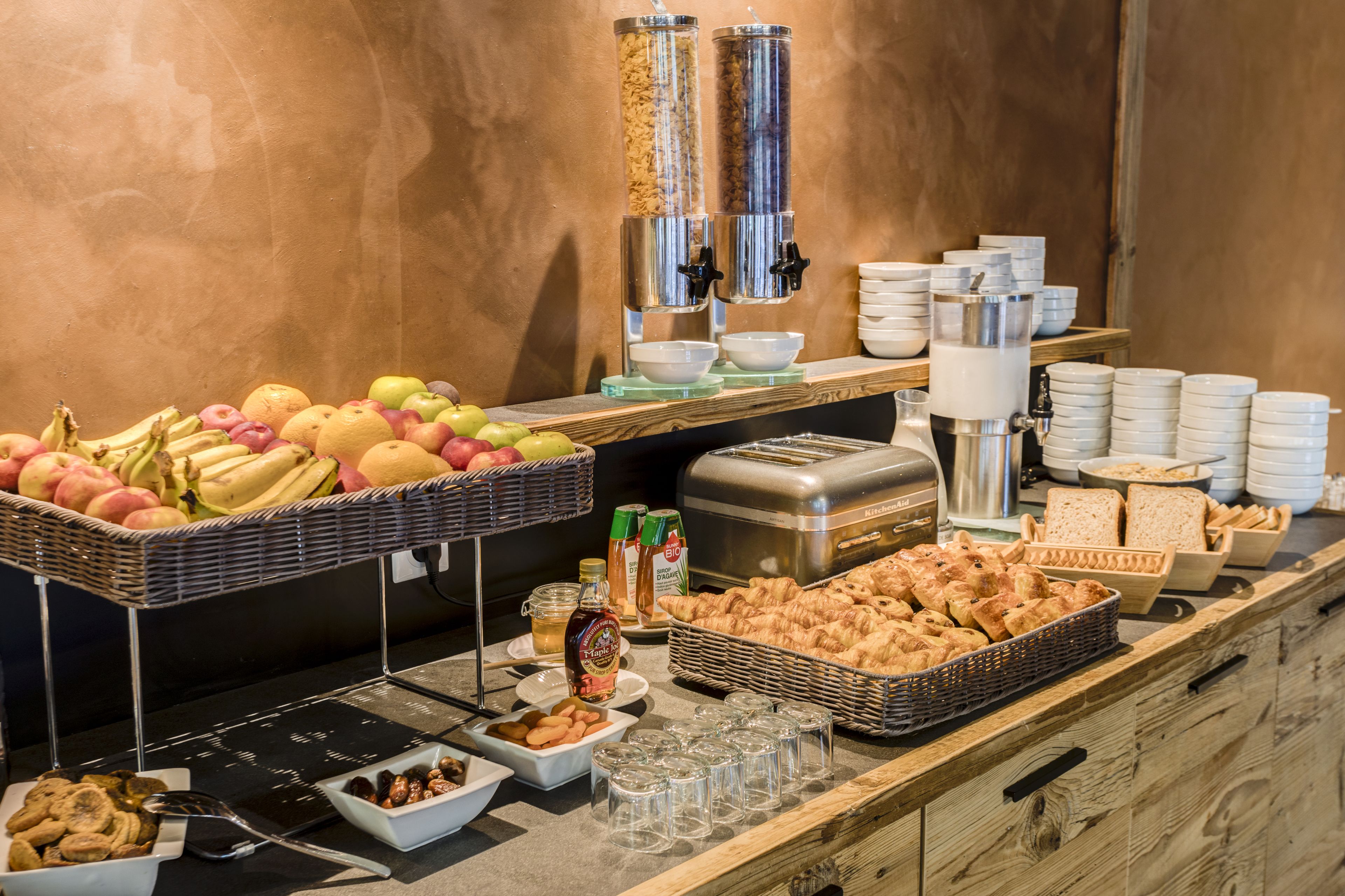 daily buffet breakfast (eur 18 per person)