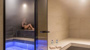 Sauna, hammam, soins de manucure et de pédicure