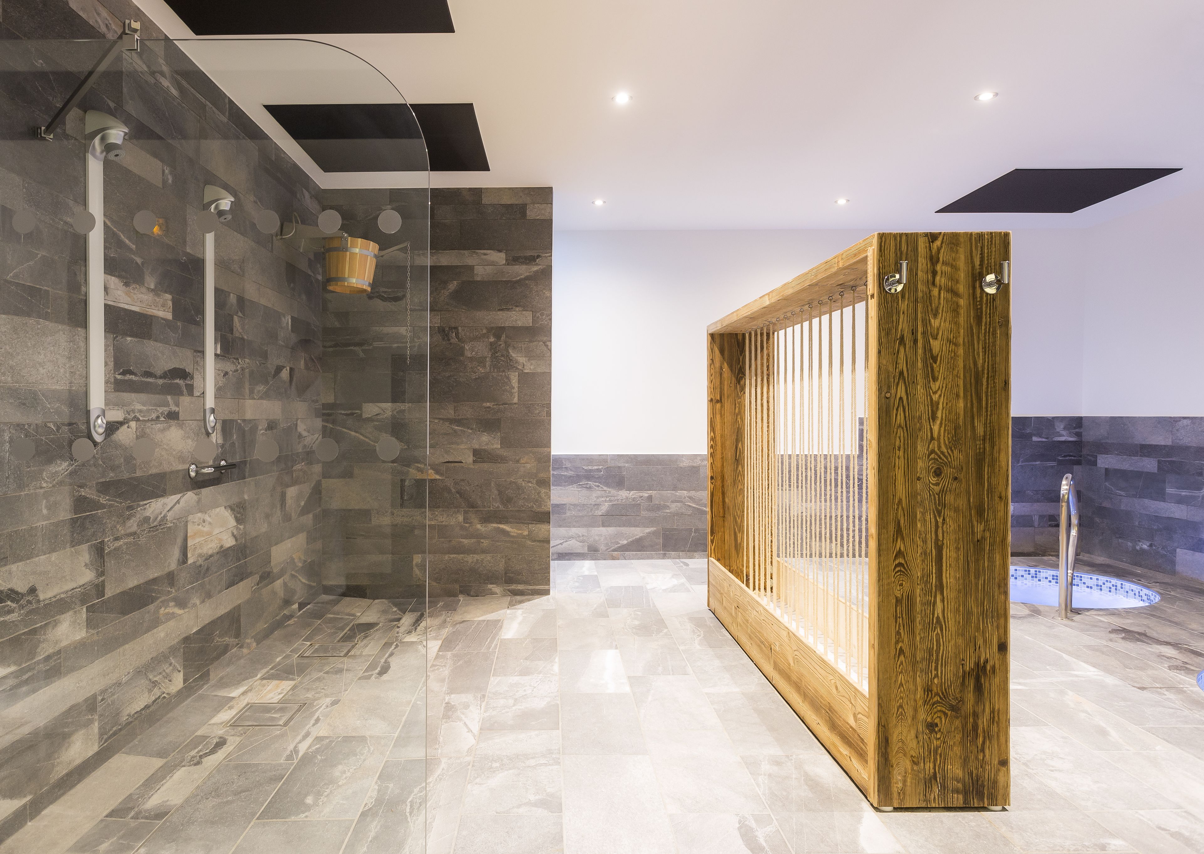 sauna, turkish bath/hammam, manicures and pedicures