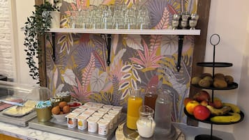 Desayuno buffet (EUR 15 por persona)