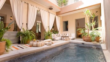 Outdoor pool, sun loungers