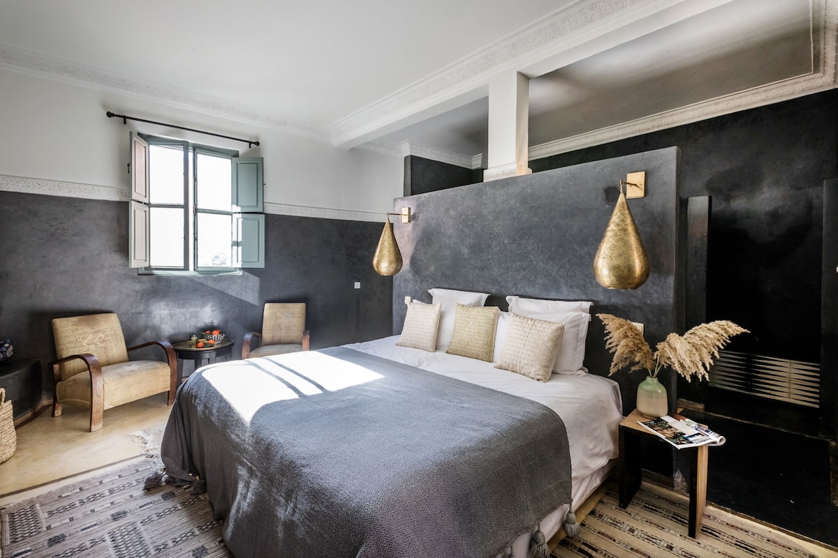 Senior Suite, Bathtub (Histoire D'o Côté ROMI)
