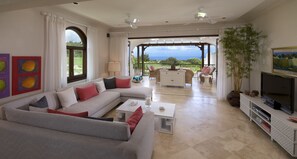  Fairway Villa #1  | Stue | 36-tommers LCD-tv med kabelkanaler, tv, dvd-afspiller