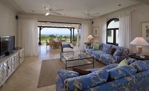 Fairway Villa #3 | Olohuone | LCD-televisio, DVD-soitin, iPod-telakointiasema