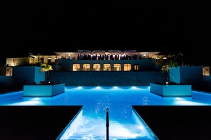 3 outdoor pools, open 7 AM to 8 PM, pool umbrellas, pool loungers