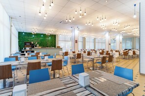 Frokost, lunsj og middag serveres, internasjonale retter 