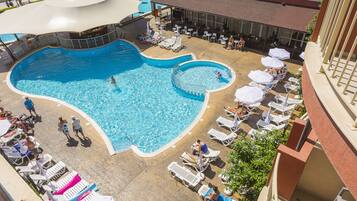 Outdoor pool, pool umbrellas, sun loungers