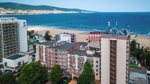 A coastal hotel with multiple buildings, a beach, and a view of the sea. - MPM Hotel Astoria (Sunny Beach)