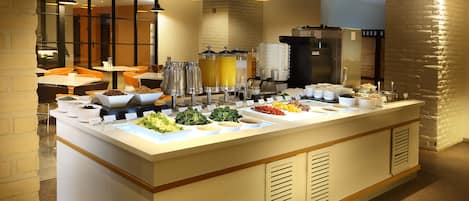 Desayuno buffet diario (KRW 14300 por persona)