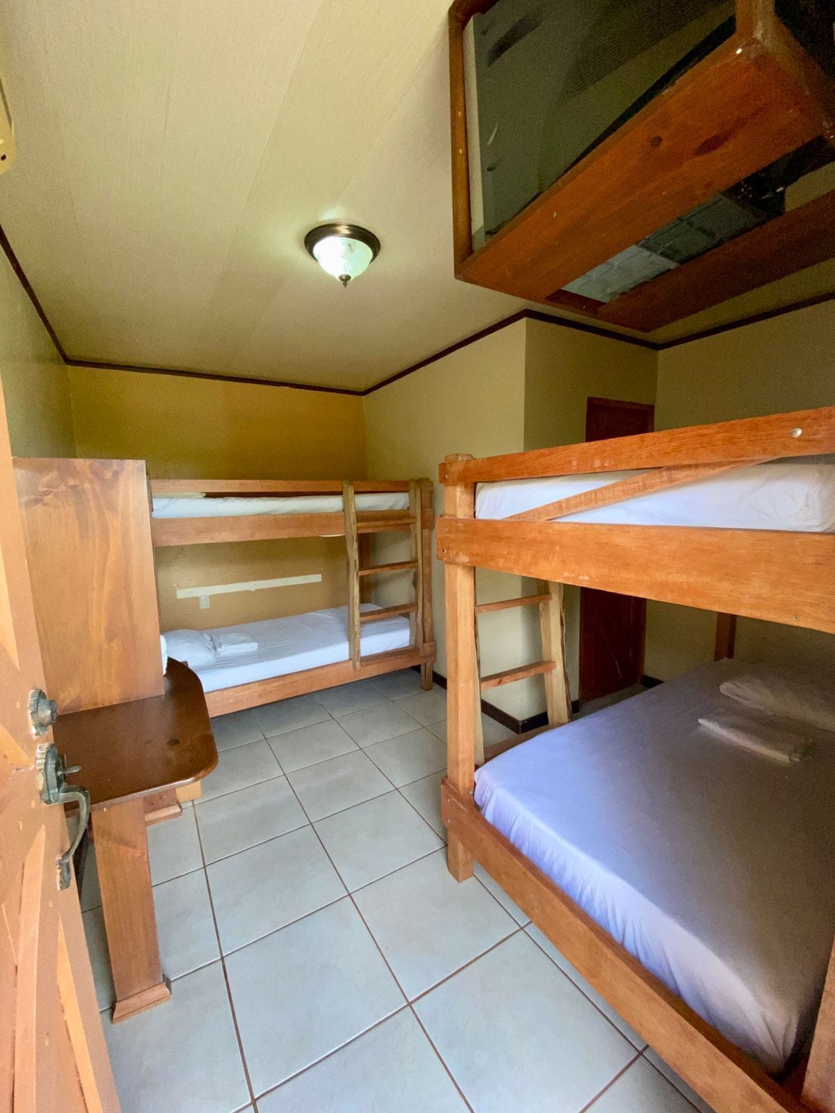 Familie vierpersoonskamer | Luxe beddengoed, gratis wifi, beddengoed