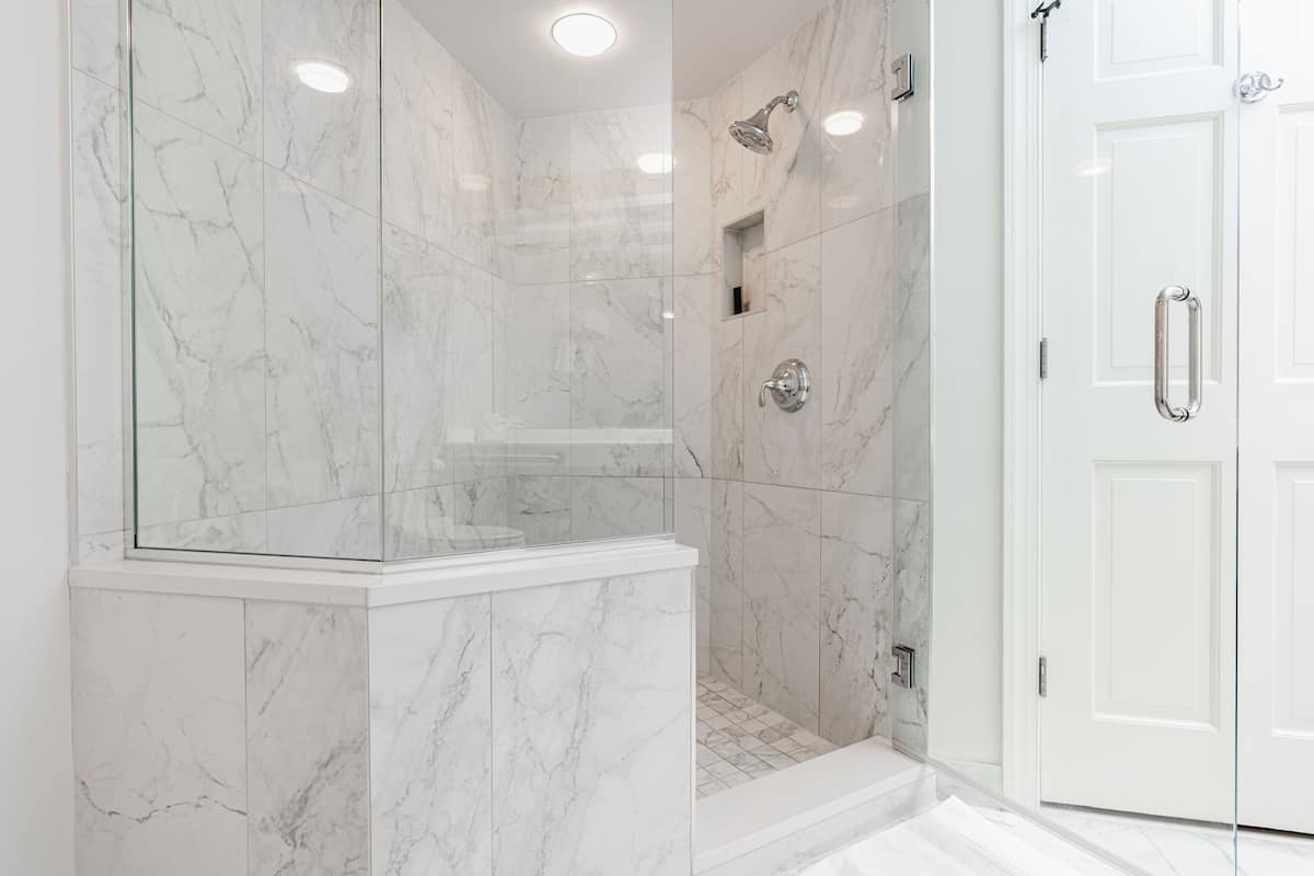 Artículos de higiene personal gratuitos, secador de pelo y albornoces