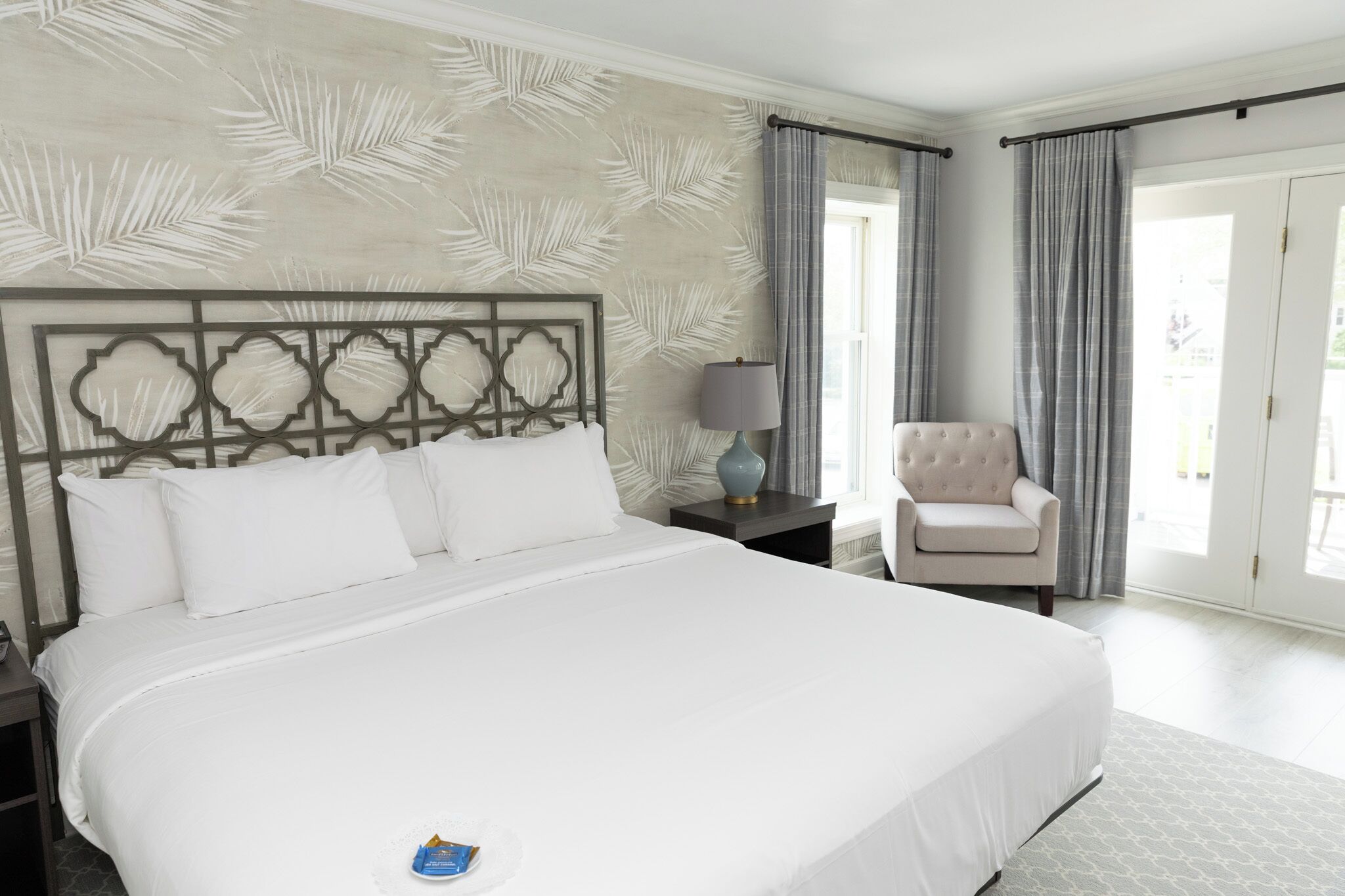 deluxe non-lake view king, balcony | premium bedding, iron/ironing board, free wifi, bed sheets